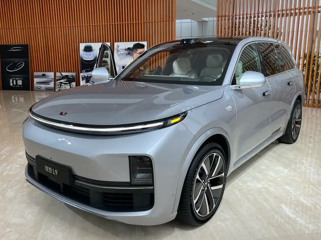 Шоурум MK.AUTO на Ленинградской, 12